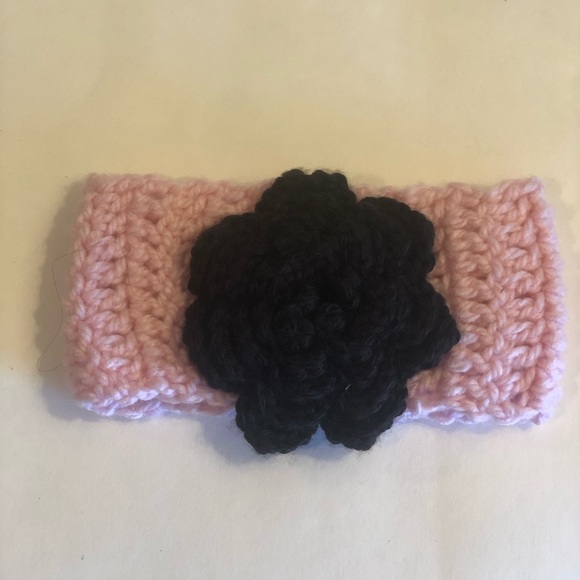 Girls Turban Earwamer Pink with a Black Flower Hand Crochet Size 3-6 Years - Picture 1 of 4